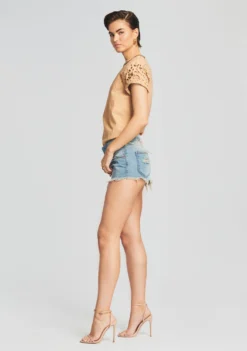 Caroline T-Shirt -Women Clothing Shop Ecommerce Crop 220324 Retrofete eComm Set2 5451 afdd2757 0850 4a18 a863 94134064c7db scaled