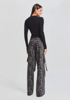 Geo Rib Knit Bodysuit -Women Clothing Shop Ecommerce Crop 23 09 21 GEOBODYSUIT JANECARGOPANT GREYLEOPARD 568 ECOMM 04705684 cc4a 40a4 882a aa09f717714e scaled